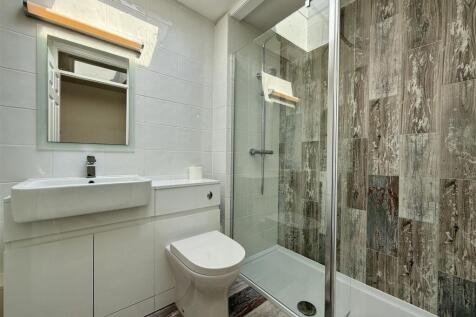 Family Bathroom.JPG