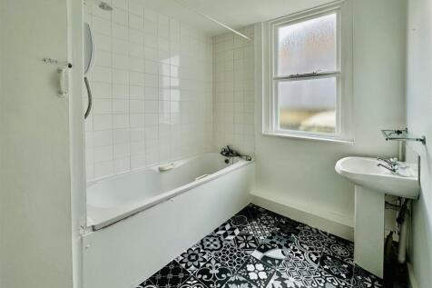Bathroom.JPG