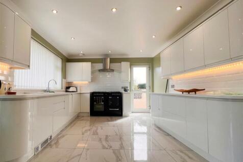 Kitchen - 2.jpeg