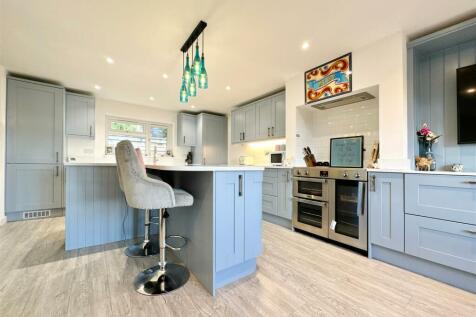 Breakfast Bar Area.JPG