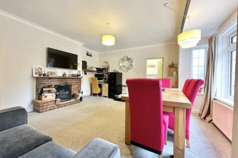 Dining Room Towards Kitchen.JPG