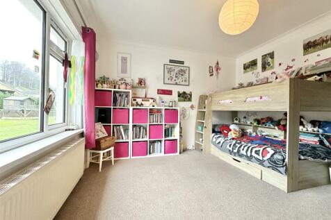Bedroom 2.JPG