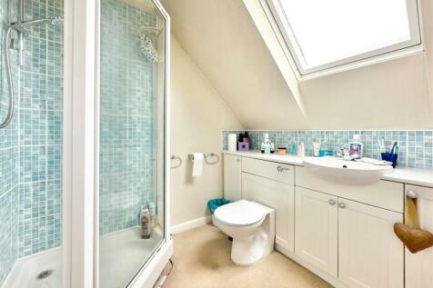 Bed 1 En Suite.JPG