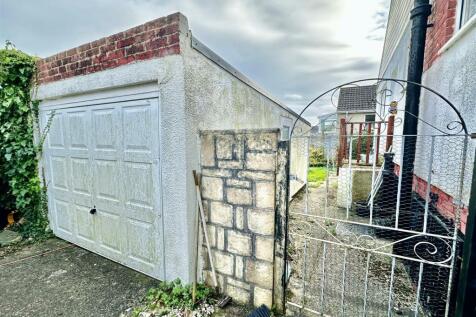 Garage and Gate.jpg