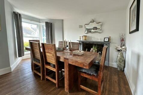 Dining Area.jpg