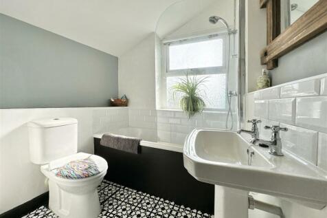 Family Bathroom.jpg