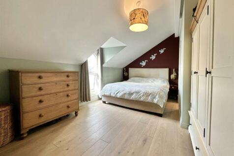 Bedroom 1.jpg