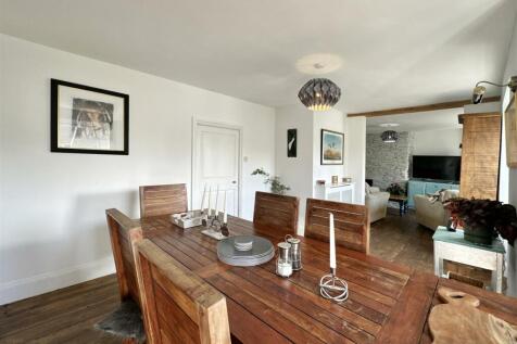 Dining  Area.jpg
