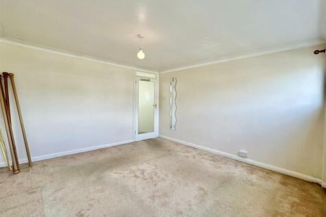 Bedroom  1.jpg