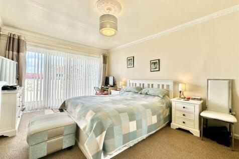 Bedroom 1.jpg