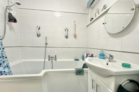 Family Bathroom.jpg
