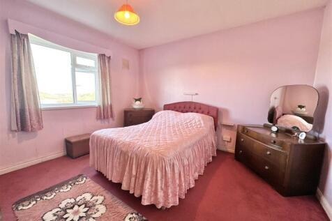Bedroom  1.jpg