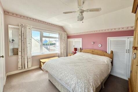 Bedroom  1.jpg