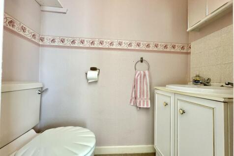Bedroom 1 Ensuite.jpg