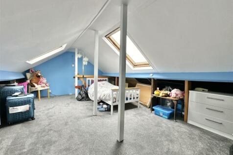 Loft Room Bedroom 3.jpg
