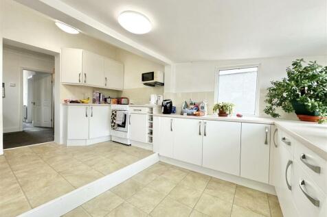 Kitchen_.jpg