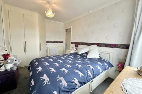 Bedroom 1.jpg