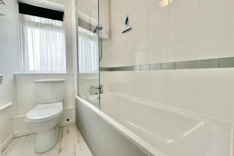 Family Bathroom.jpg