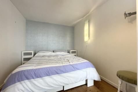 Bedroom_1.jpg