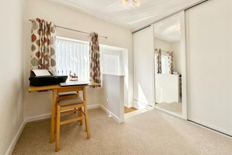 Guest Storage &amp; Entrance.JPG