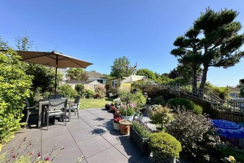 Rear Patio.JPG