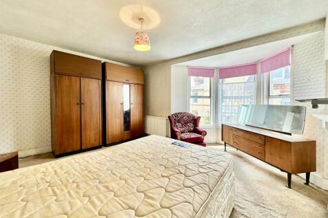 Bedroom_1.jpg