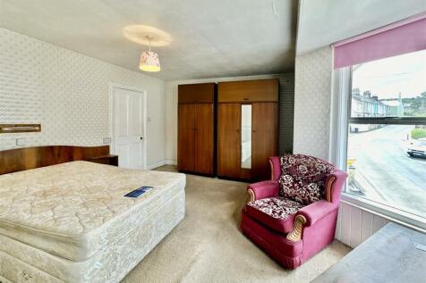 Bedroom 1.jpg