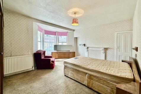 Bedroom  1.jpg