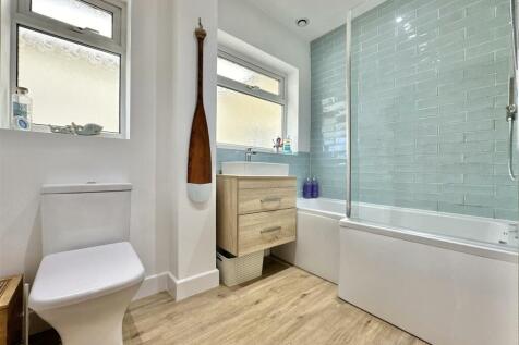 Family Bathroom.jpg
