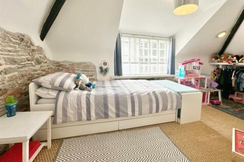 Bed 5.JPG