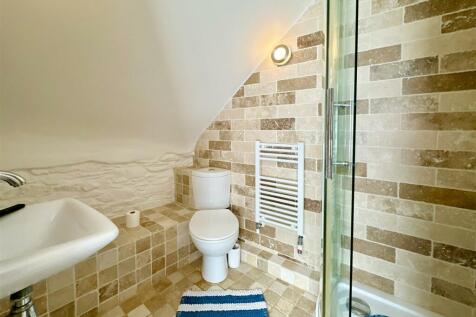Bed 5 En Suite.JPG