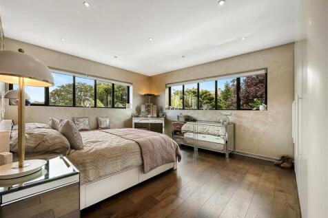 Bedroom 1.JPG