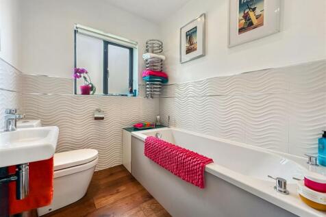 Family Bathroom.JPG