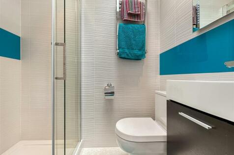 Bedroom 2 Ensuite.JPG