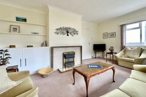 Lounge Towards Fire Place.JPG