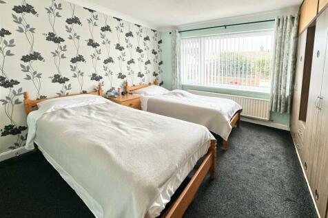 Bed 1.JPG