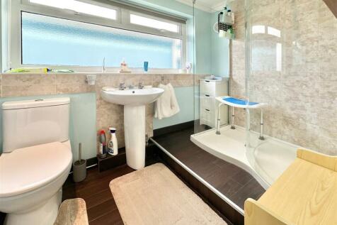 Shower Room.JPG