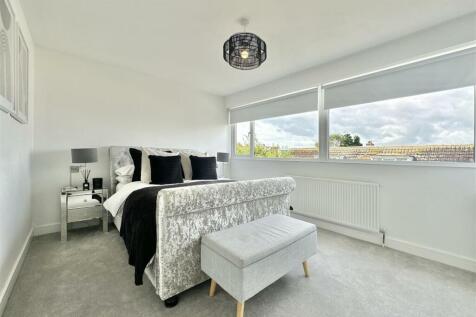 Bedroom 1.jpg