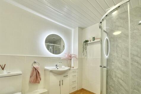 Shower Room.jpg