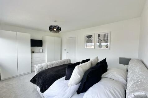 Bedroom  1.jpg