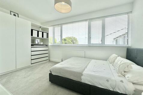 Bedroom_2.jpg