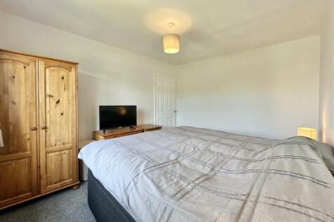 Bedroom_1.jpg