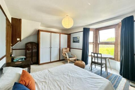 Bedroom 1.jpg