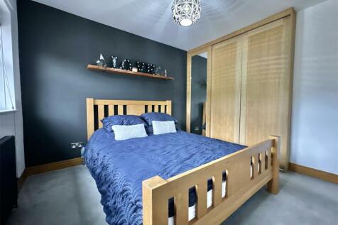Bedroom 1.jpg