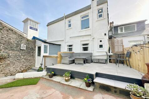 Melville Rear Courtyard &amp; Deck.JPG