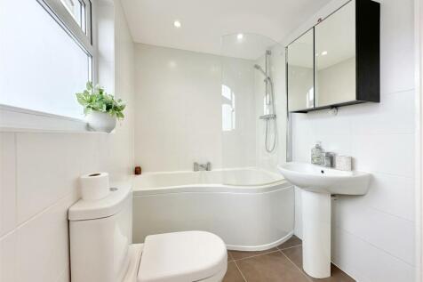 Family Bathroom.JPG