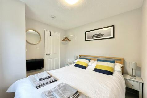 Bedroom 1.jpg