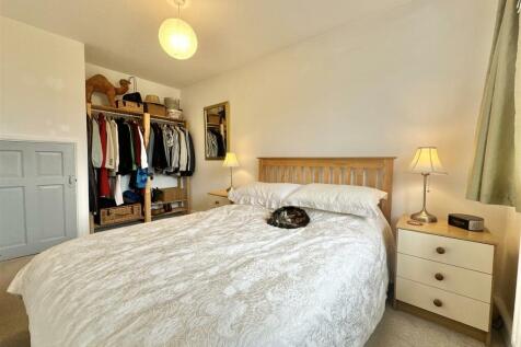 Bedroom 1.jpg