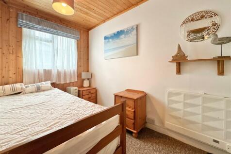Bedroom 2.JPG