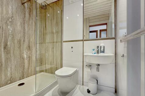 Family Shower Room.JPG